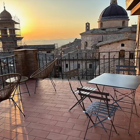 Charmandview - Vista Unica Su Basilica Di Santa Chiara Con Terrazza Panoramica Esclusiva Nel Centro Storico Apartman *
